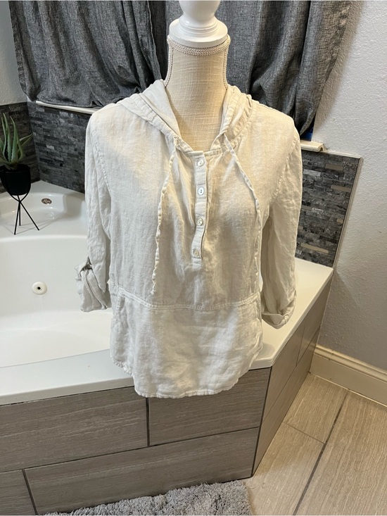 Tahari Tops - Tahari Women's Cream Hooded Button-Front Tunic women’s medium